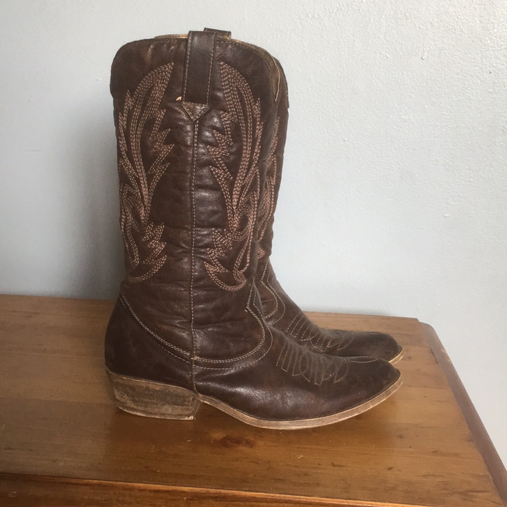Women’s cowboy boots size 8.5